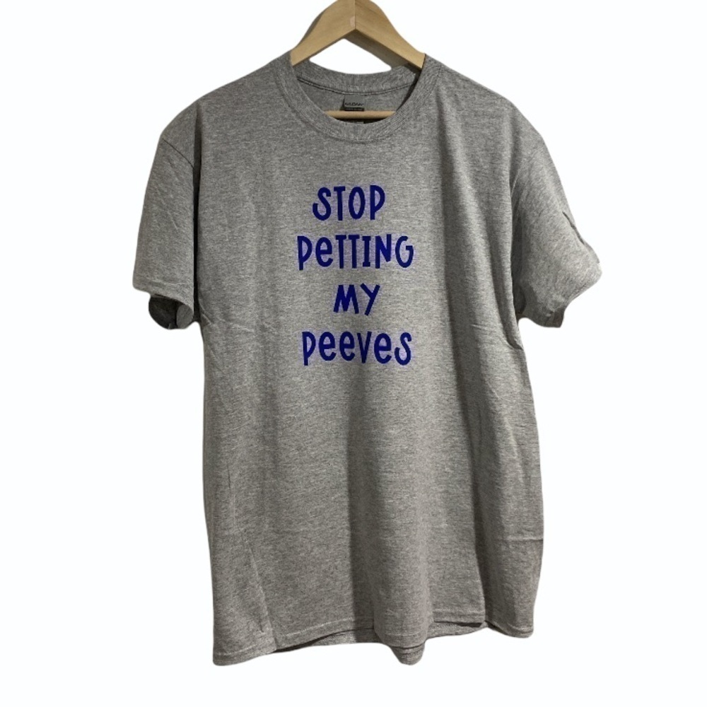 Funny gray t shirt stop petting my peeves large men’s unisex Gildan cotton